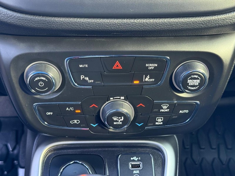 Jeep Compass Vehicle Image 19