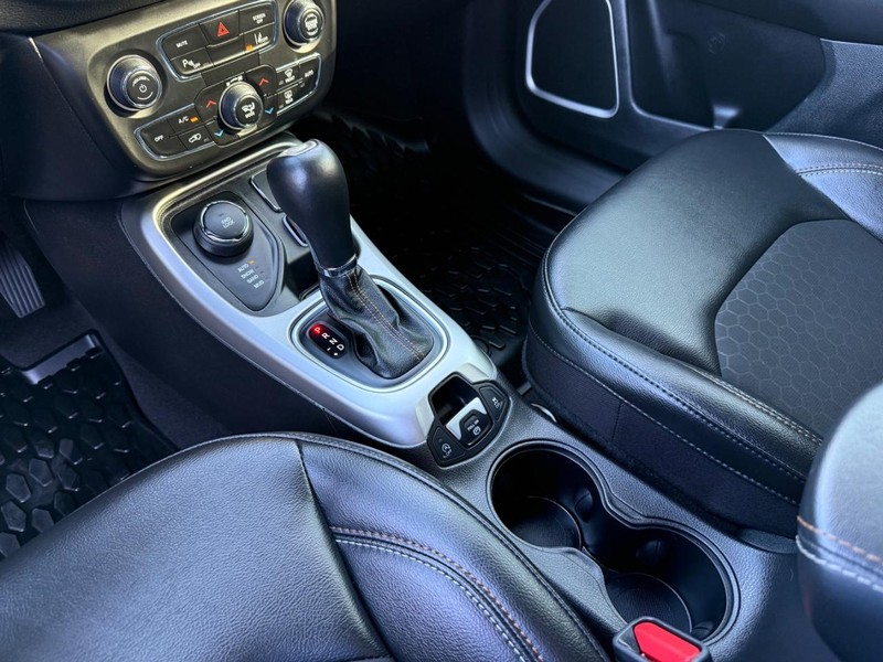 Jeep Compass Vehicle Image 20