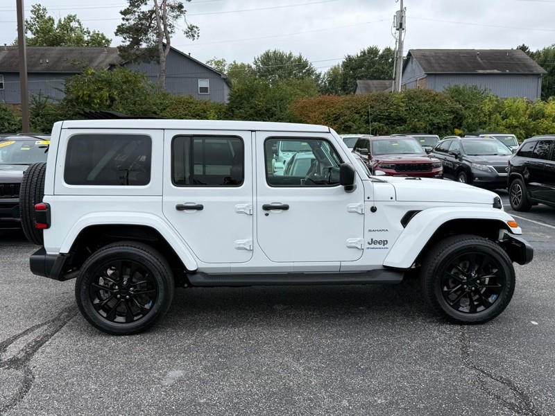 Jeep Wrangler 4xe Vehicle Image 02