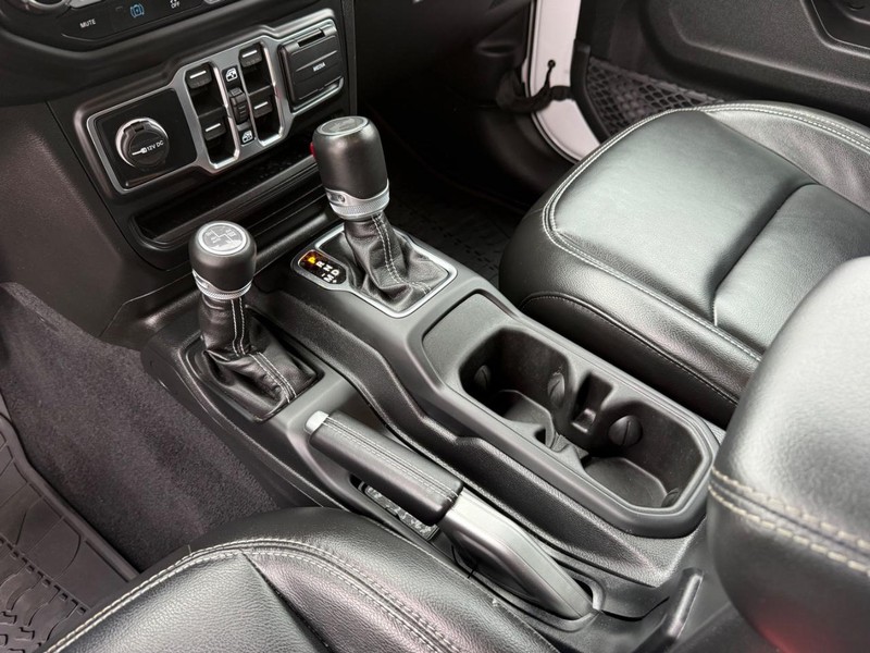 Jeep Wrangler 4xe Vehicle Image 21