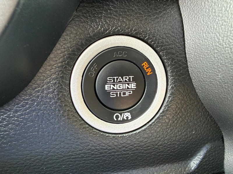Ram 1500 Vehicle Image 16