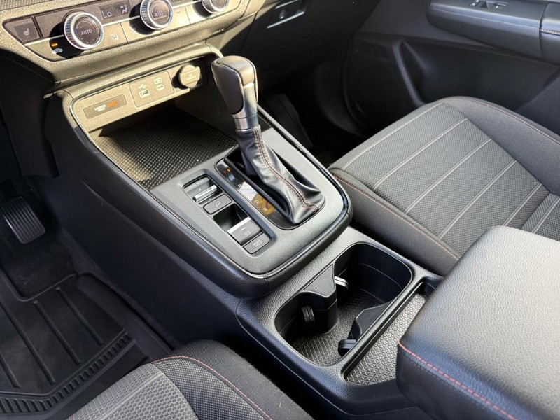 Honda CR-V Hybrid Vehicle Image 21