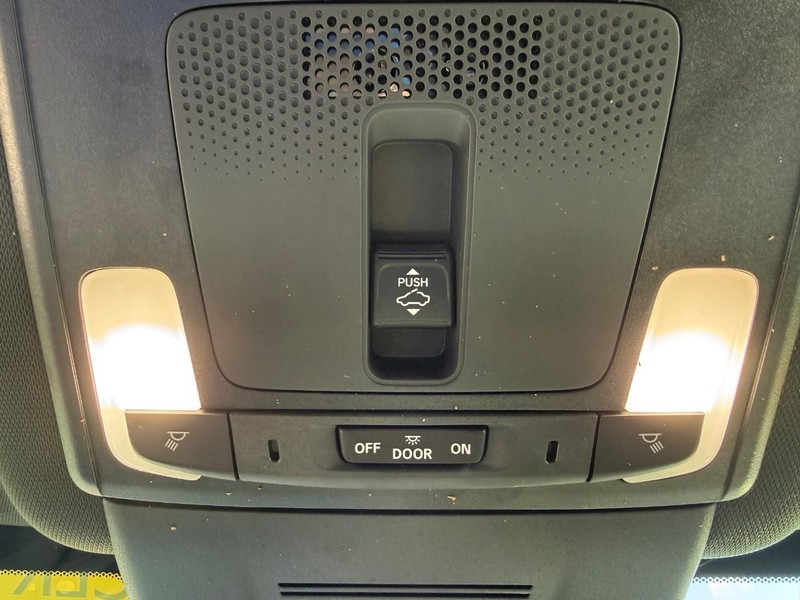 Honda CR-V Hybrid Vehicle Image 23