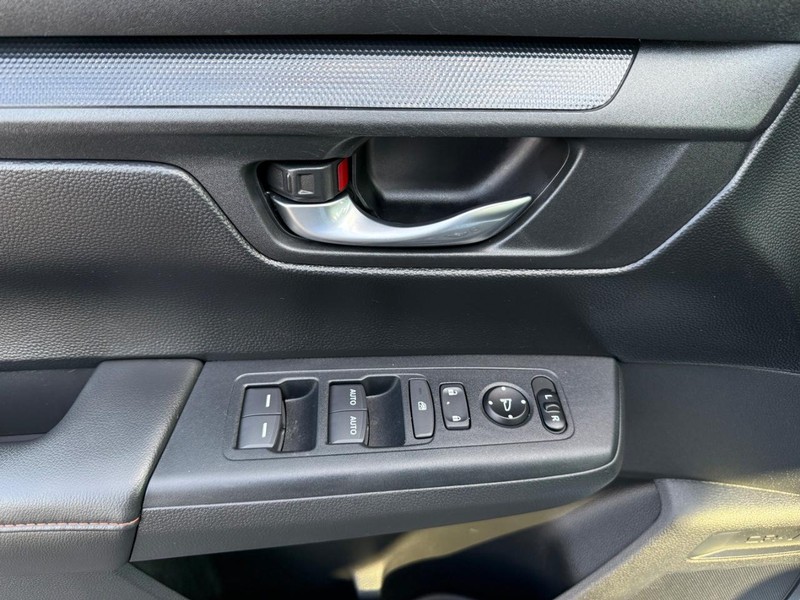 Honda CR-V Hybrid Vehicle Image 26