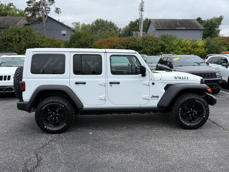 Jeep Wrangler 4xe Vehicle Image 02