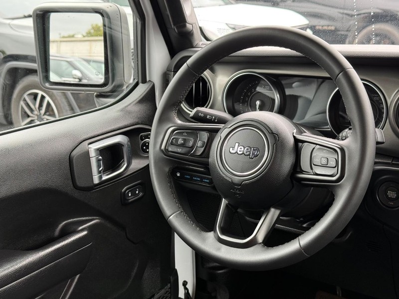 Jeep Wrangler 4xe Vehicle Image 12