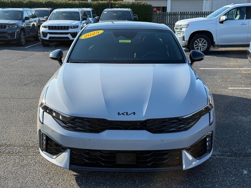 Kia K5 Vehicle Image 09