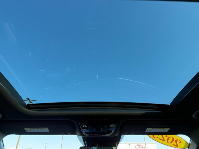 Kia K5 Vehicle Image 11