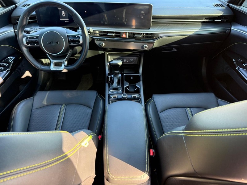 Kia K5 Vehicle Image 12
