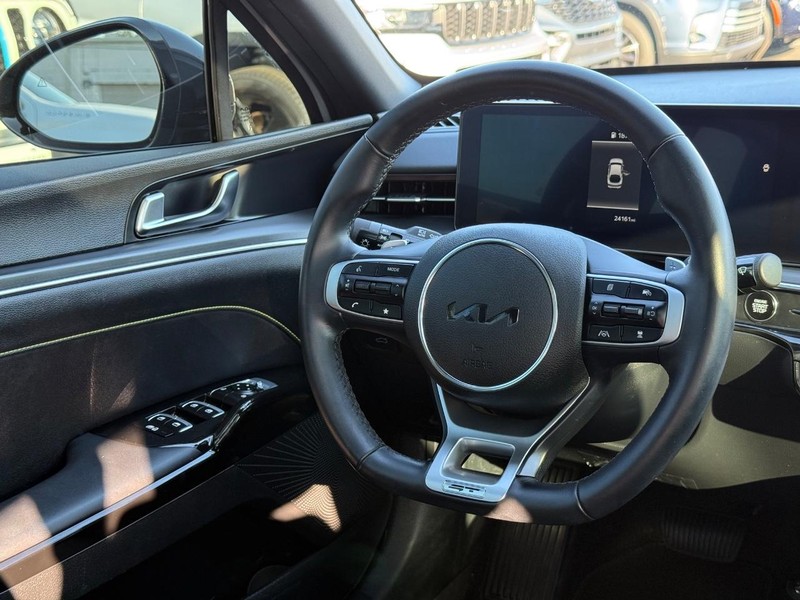 Kia K5 Vehicle Image 13