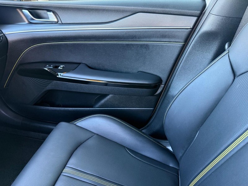 Kia K5 Vehicle Image 21
