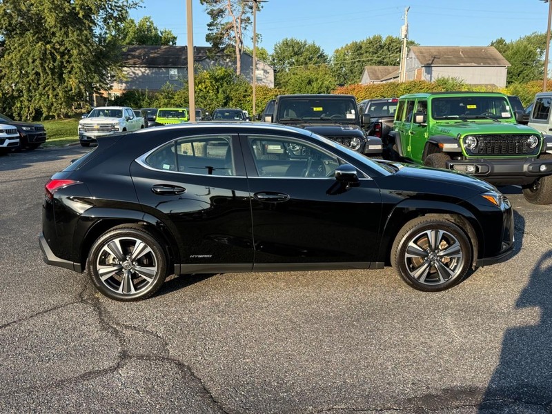 Lexus UX Vehicle Image 02