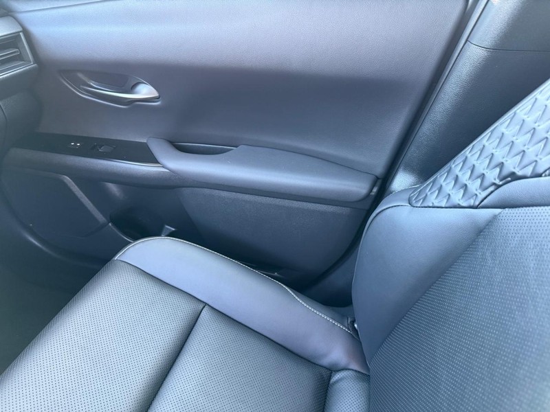 Lexus UX Vehicle Image 22