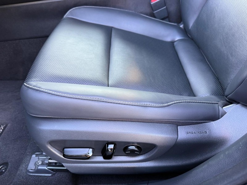 Lexus UX Vehicle Image 27