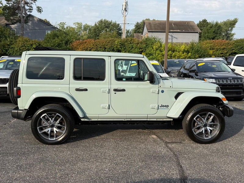 Jeep Wrangler 4xe Vehicle Image 02
