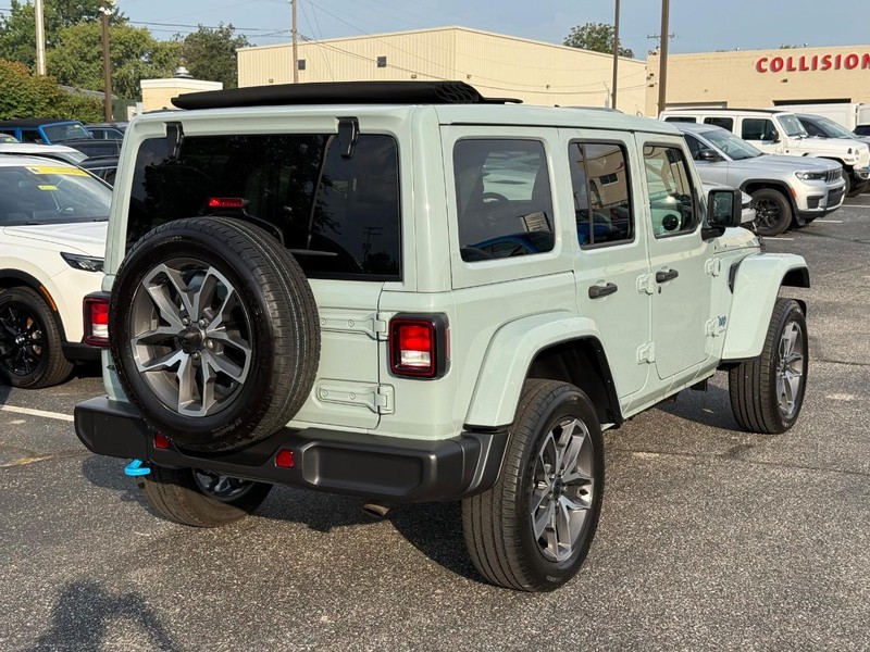 Jeep Wrangler 4xe Vehicle Image 03