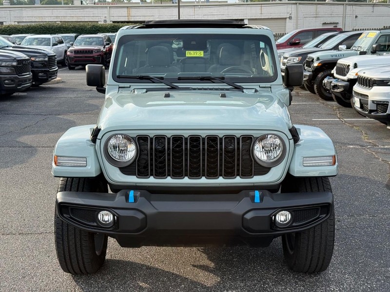 Jeep Wrangler 4xe Vehicle Image 09