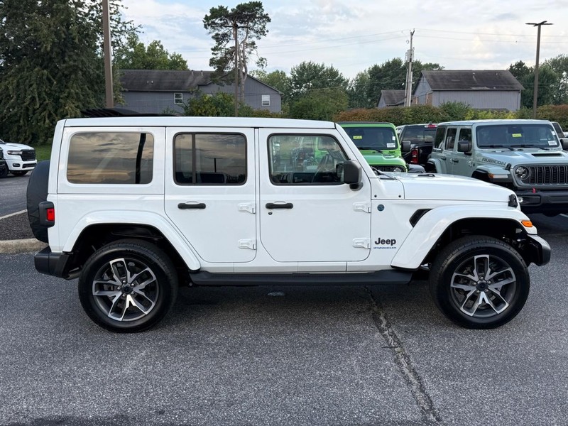 Jeep Wrangler 4xe Vehicle Image 02