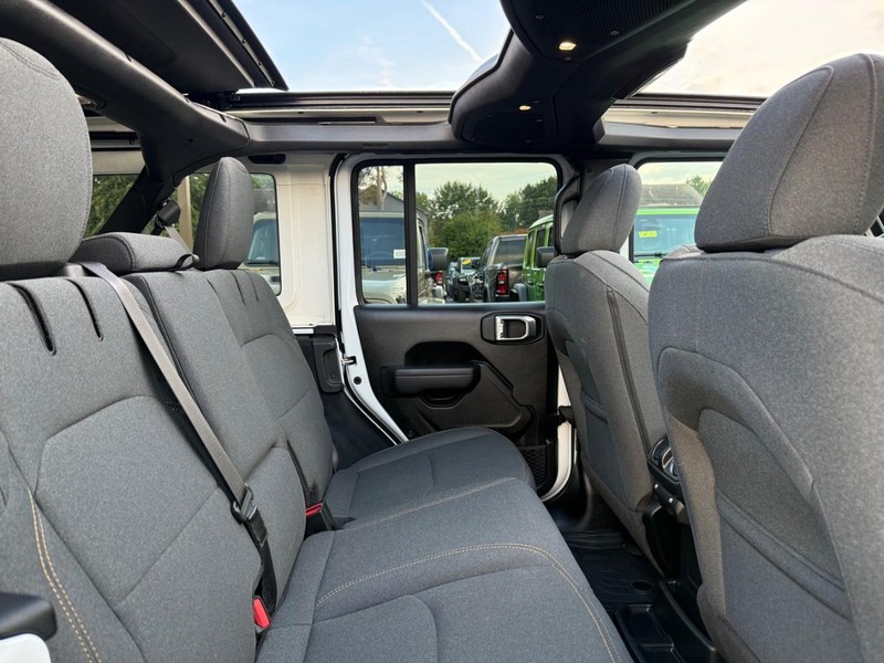 Jeep Wrangler 4xe Vehicle Image 10