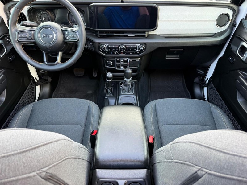 Jeep Wrangler 4xe Vehicle Image 12