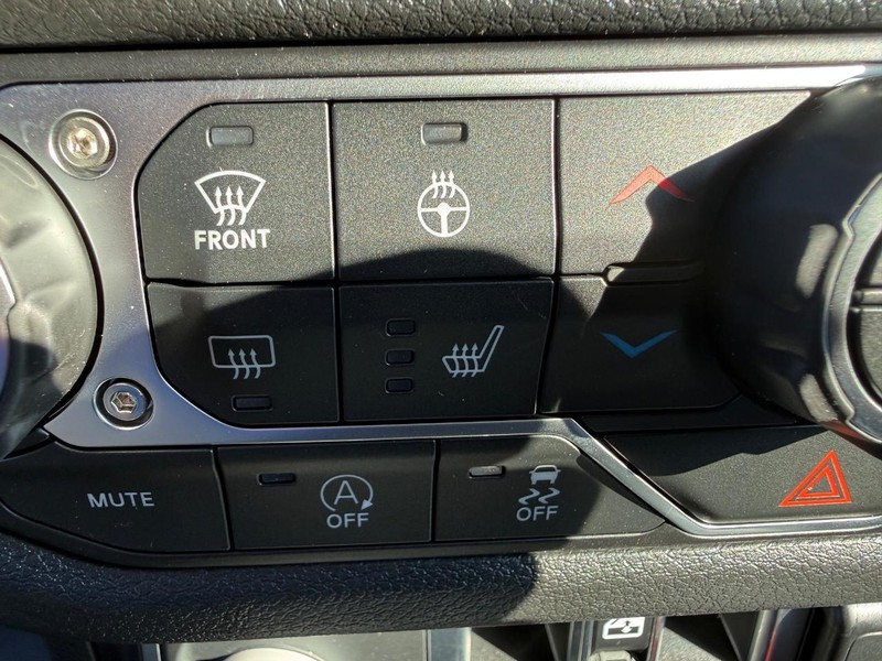 Jeep Wrangler Vehicle Image 12