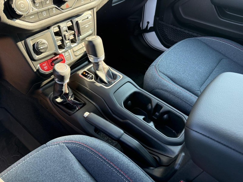 Jeep Wrangler Vehicle Image 16