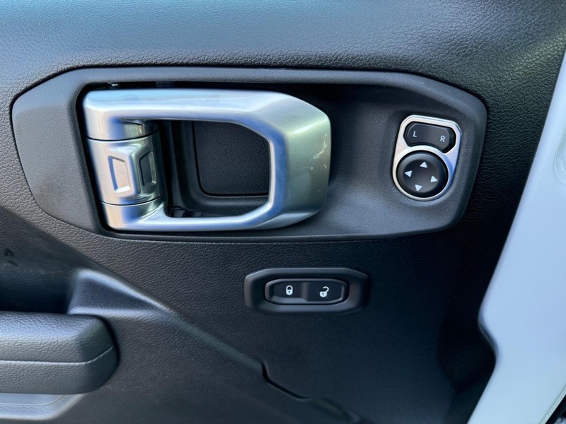 Jeep Wrangler Vehicle Image 20