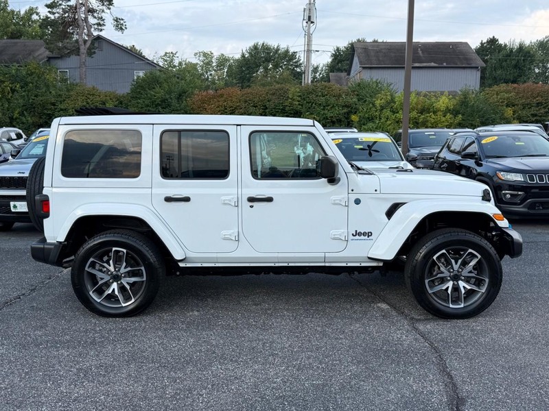 Jeep Wrangler 4xe Vehicle Image 02