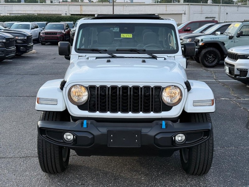 Jeep Wrangler 4xe Vehicle Image 09