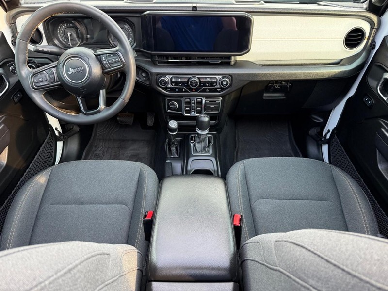 Jeep Wrangler 4xe Vehicle Image 12