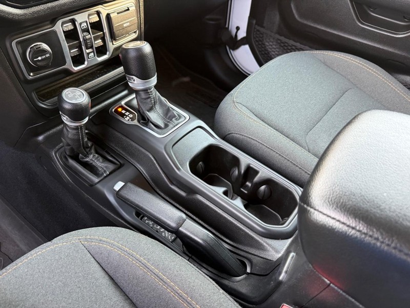 Jeep Wrangler 4xe Vehicle Image 21