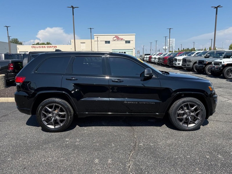 Jeep Grand Cherokee Vehicle Image 02