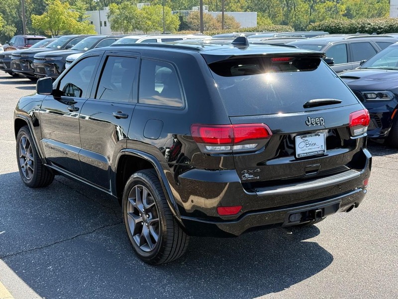 Jeep Grand Cherokee Vehicle Image 05