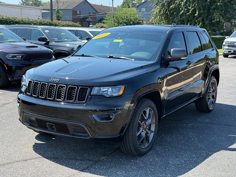 Jeep Grand Cherokee Vehicle Image 09