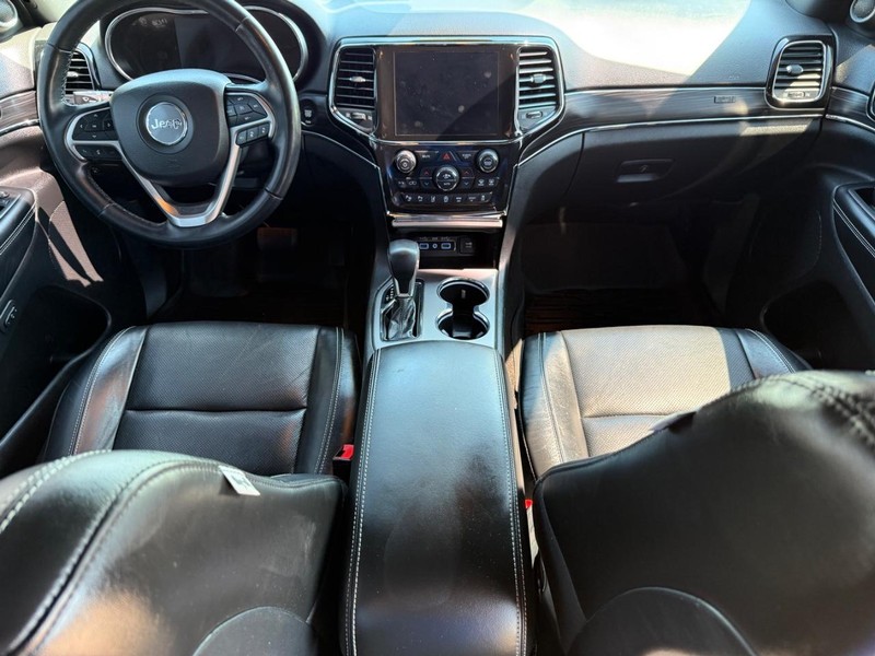 Jeep Grand Cherokee Vehicle Image 13