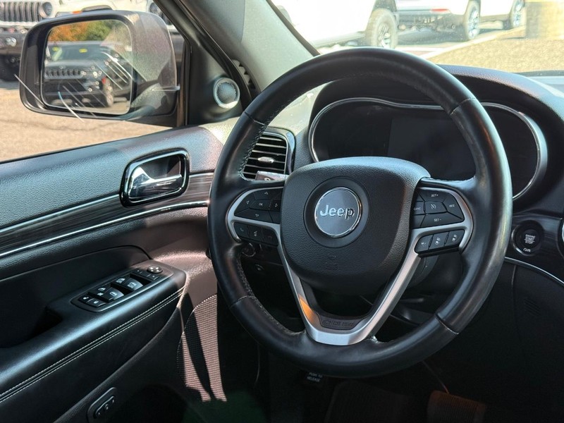 Jeep Grand Cherokee Vehicle Image 14