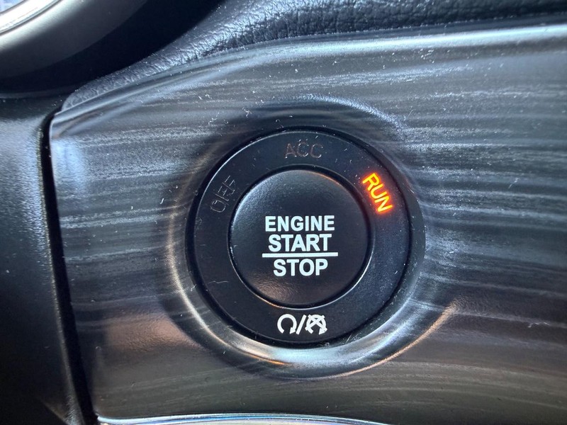 Jeep Grand Cherokee Vehicle Image 17