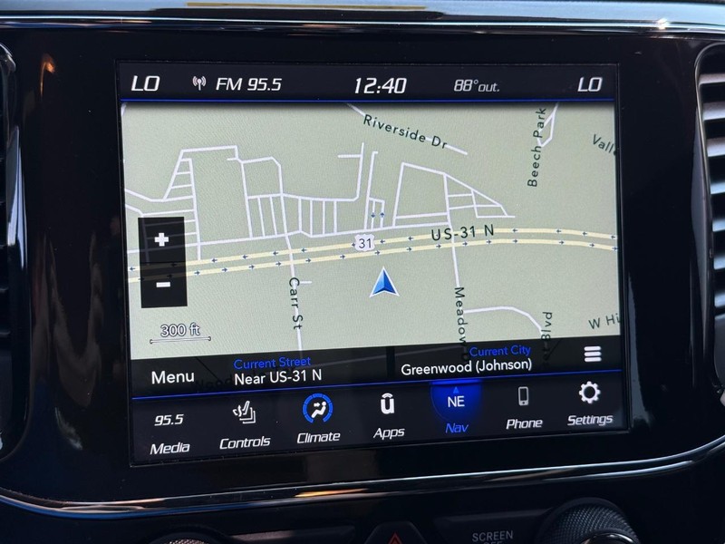 Jeep Grand Cherokee Vehicle Image 18