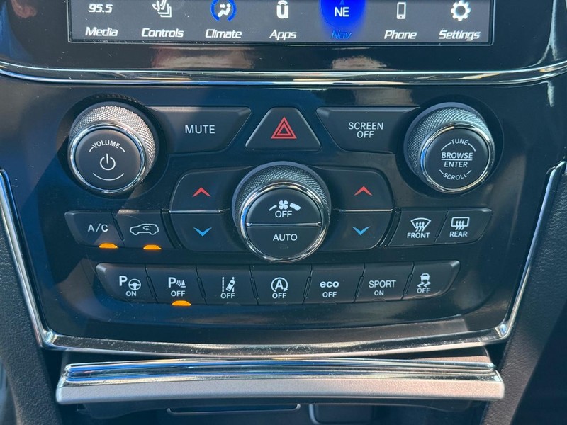 Jeep Grand Cherokee Vehicle Image 20