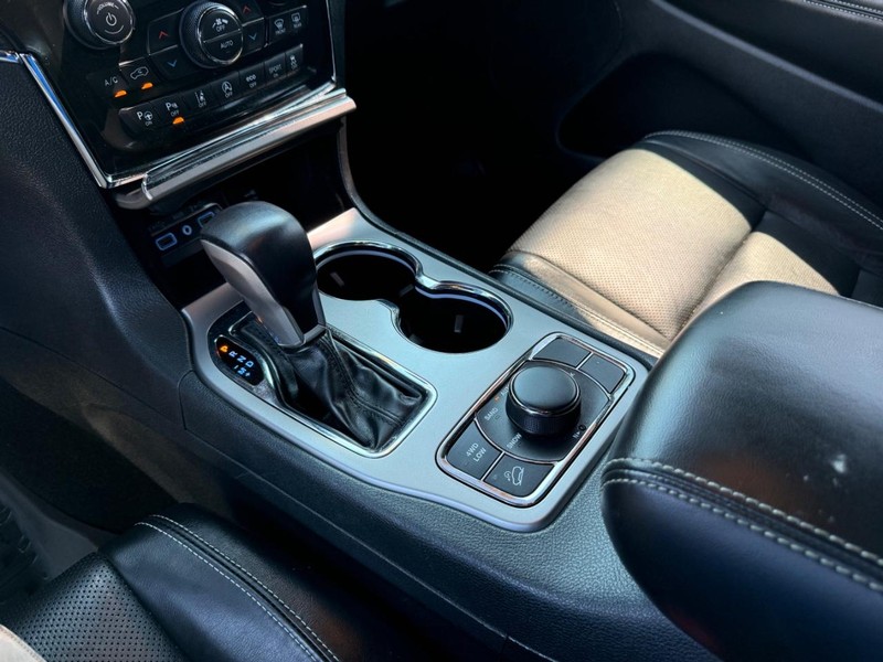Jeep Grand Cherokee Vehicle Image 22
