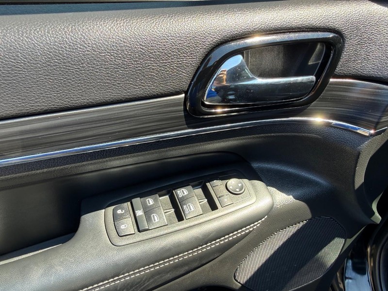 Jeep Grand Cherokee Vehicle Image 27