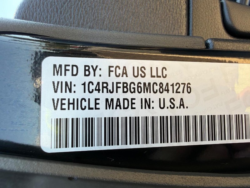 Jeep Grand Cherokee Vehicle Image 29