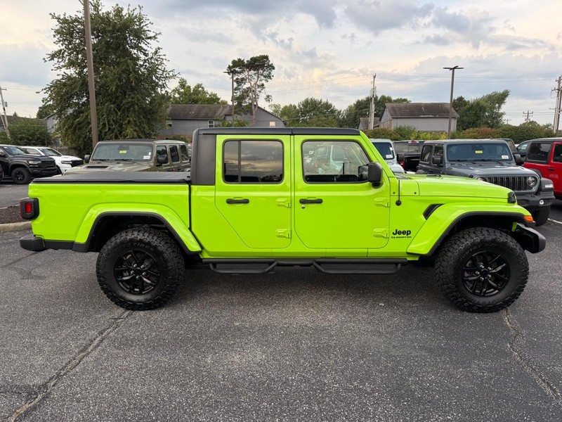 Jeep Gladiator Vehicle Image 02