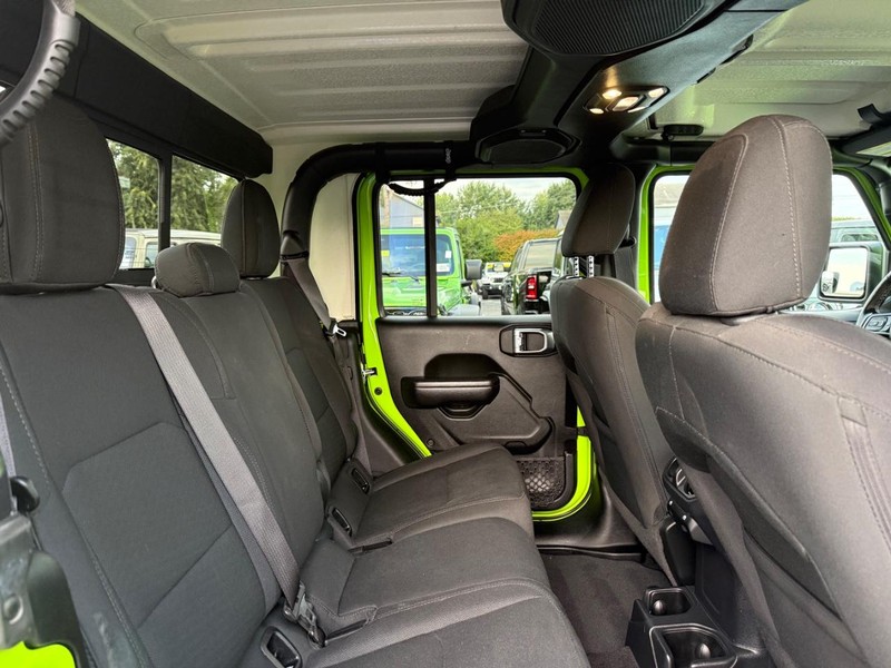 Jeep Gladiator Vehicle Image 10