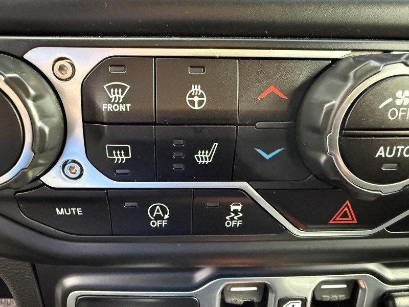 Jeep Gladiator Vehicle Image 16