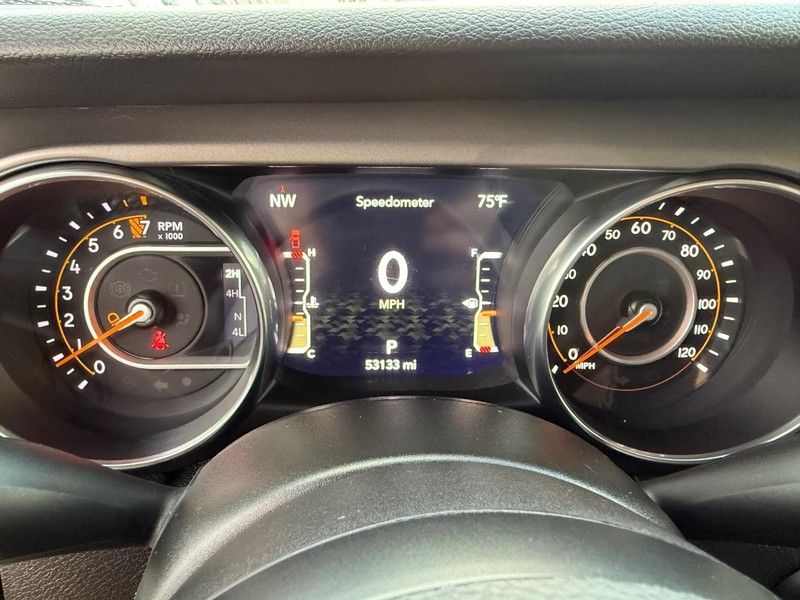 Jeep Gladiator Vehicle Image 22