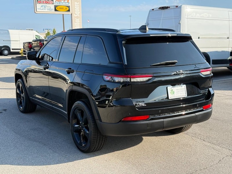 Jeep Grand Cherokee Vehicle Image 05