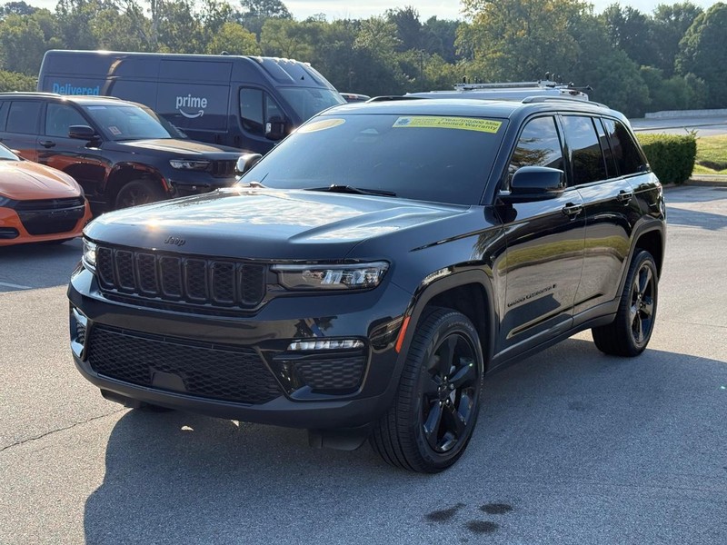 Jeep Grand Cherokee Vehicle Image 09