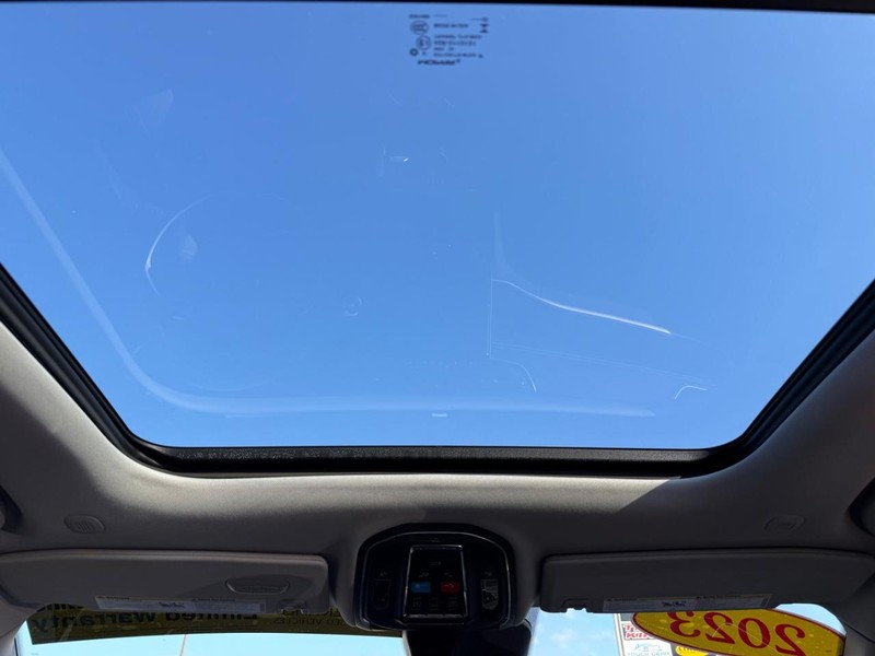 Jeep Grand Cherokee Vehicle Image 12