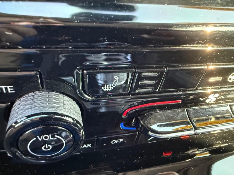 Jeep Grand Cherokee Vehicle Image 18